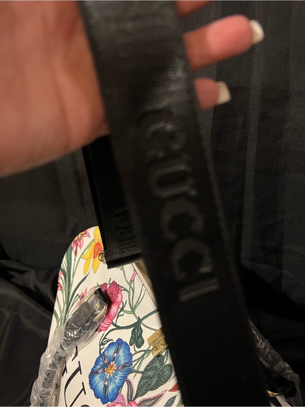 GUCCI White Floral Logo Duffle Bag - Picture 15 of 16